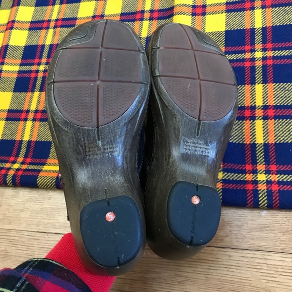 Clark’s Black Patent Leather Mary Jane Style Clogs - Picture 5 of 8